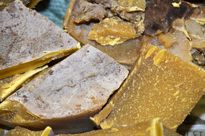 In stukken gebroken ruwe was.