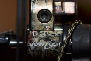 Maak een foto van de positie van je arrow rest zodat je de instellingen goed kan bijhouden en de evolutie objectief kan volgen. Links/rechts positie.