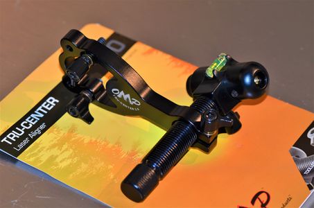 Laser alignment tool. Met deze tool kan je de pijl perfect in het center van je boog leggen.